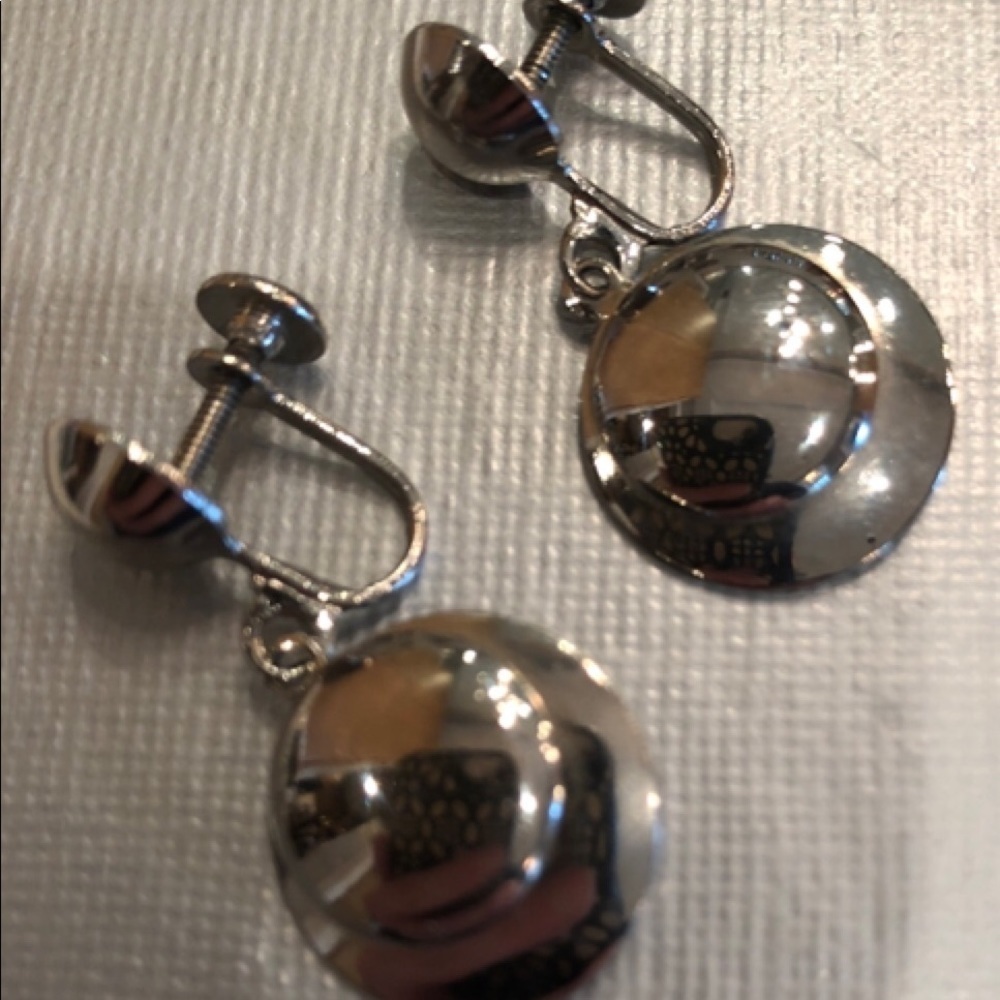 ⛱️Silver Tone Ball Drop Screw-Back Earrings - OS